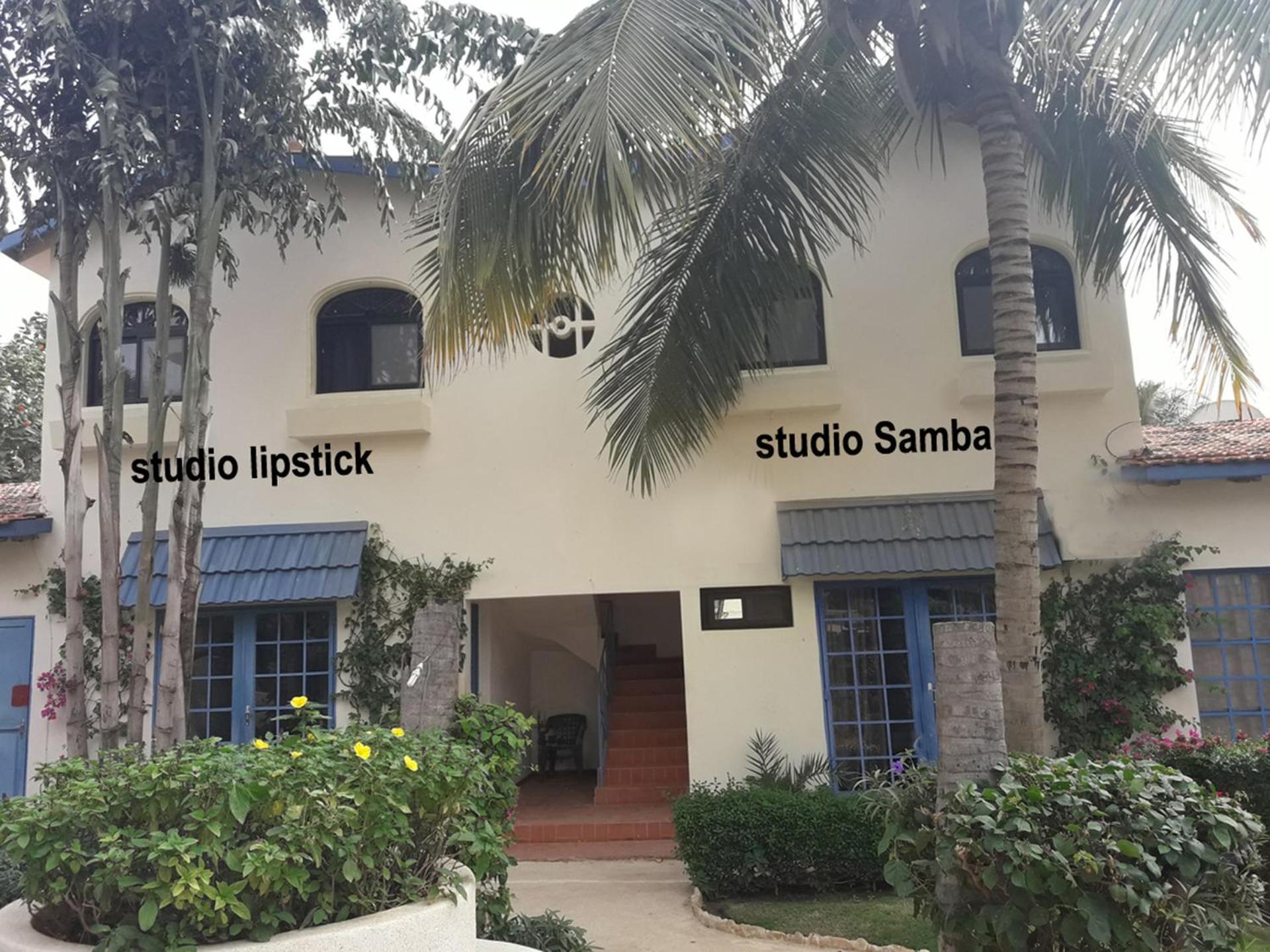 Studio Lipstick 萨利波图尔 外观 照片